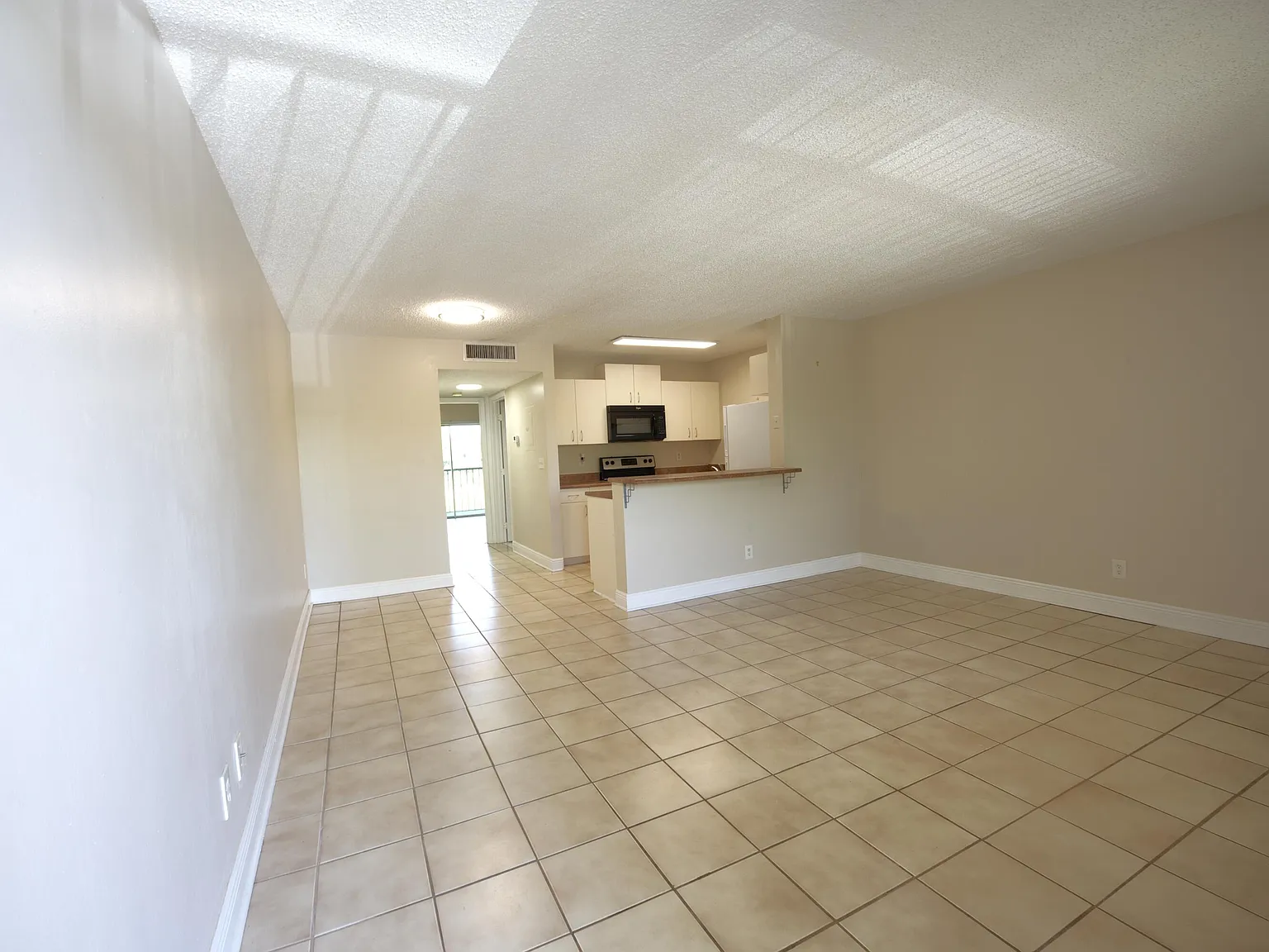 1 bed, 1.0 bath, 704 sqft, $1,700 — Photo 3
