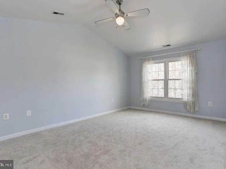 2 New Market Ct — Photo 12