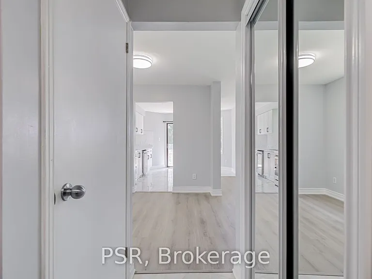 166 Adele Cres — Photo 12