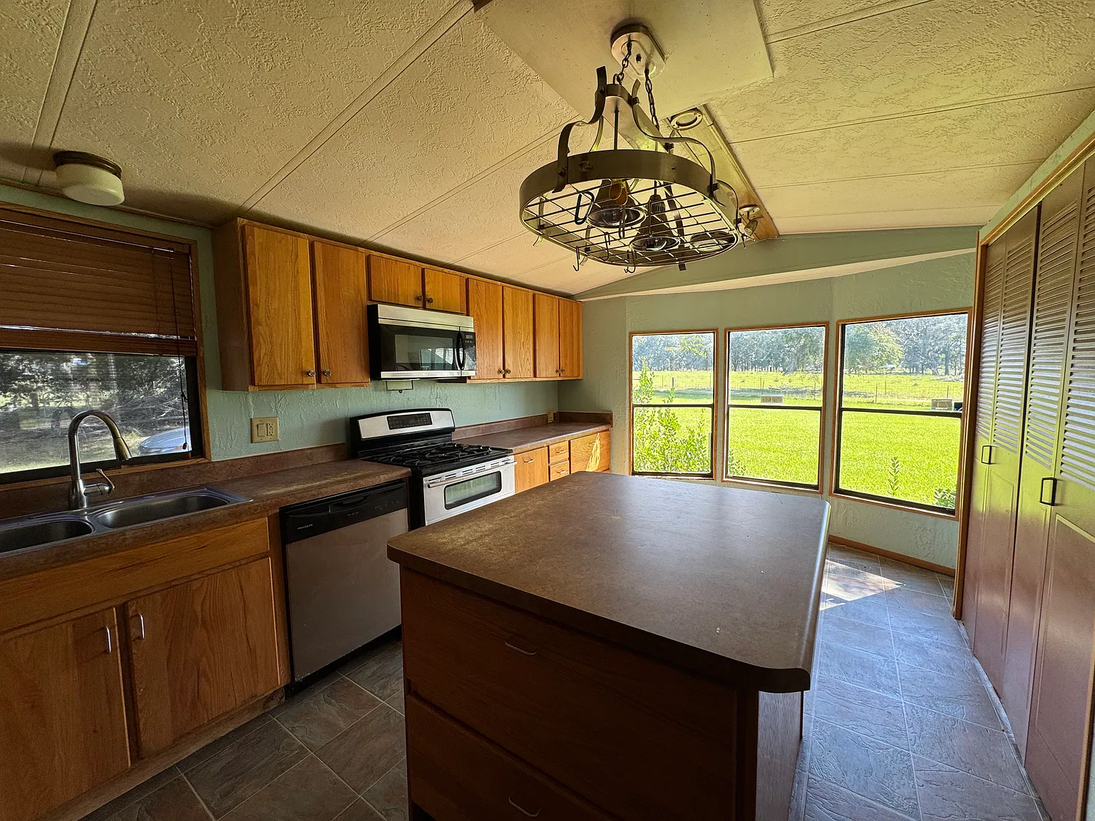2 bed, 720 sqft, $1,000 — Photo 2