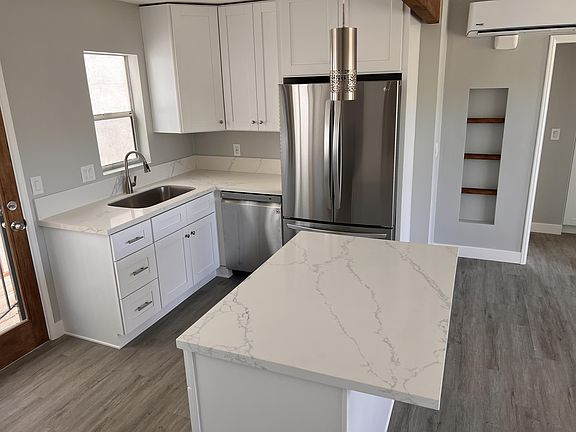 4th image of 1609 Locust St #1609