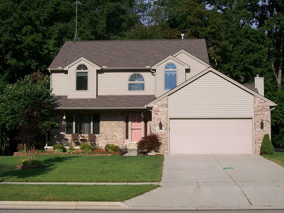 1st image of 2163 Chestnut Cres