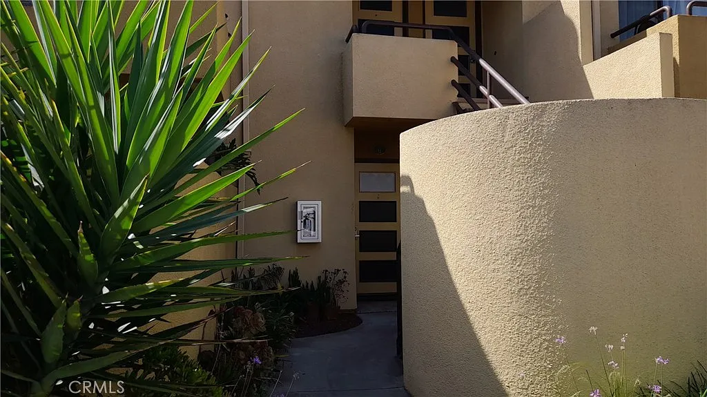 2 bed, 980 sqft, $3,350 — Photo 3
