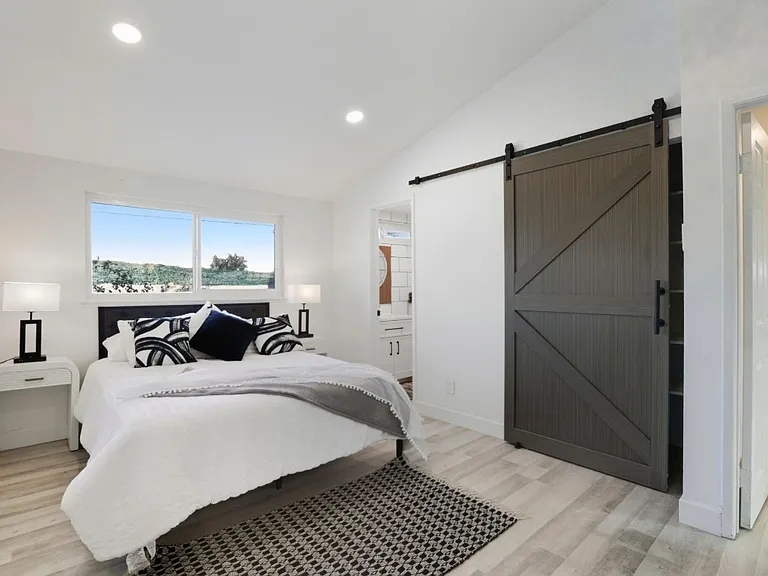 405 S Clara St — Photo 14