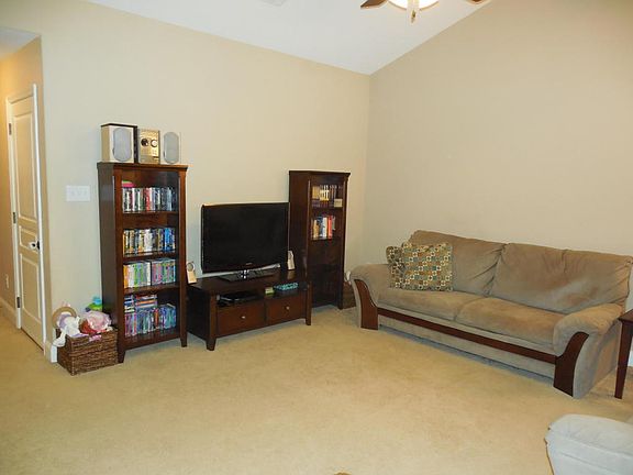 3rd image of 1410 Hazelgreen Way