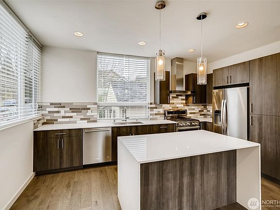 4th image of 502 16th Ave S