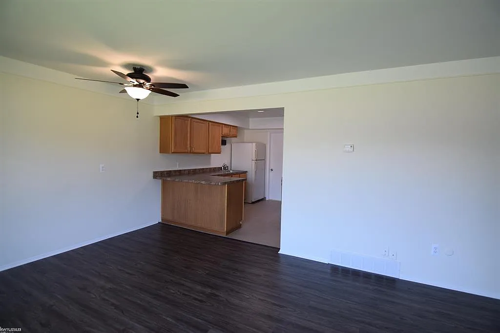 Building Photo - 47110 Jefferson Ave #4