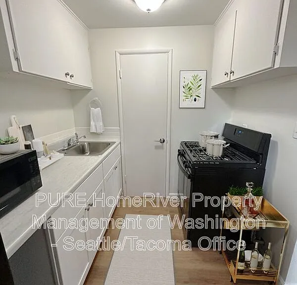 15501 Grant Ave SW #4 — Photo 2