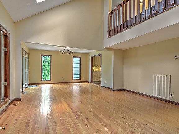 5th image of 118 Melinda Ln