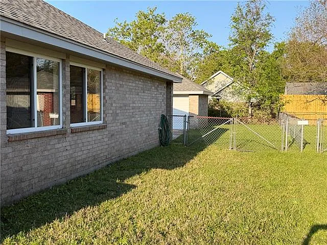Building Photo - 1733 Mary Dr