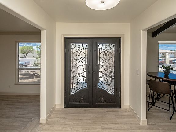 5th image of 2410 Wood Ln
