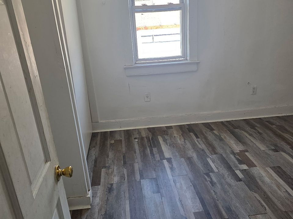 1st image of 472 S 3rd Ave #1