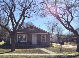 119 China St, Center Point, TX 78010