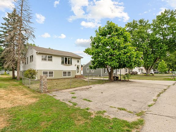 4th image of 211 Toneff Dr