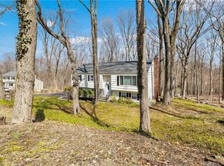 32 Jamestown Rd, Trumbull, CT 06611