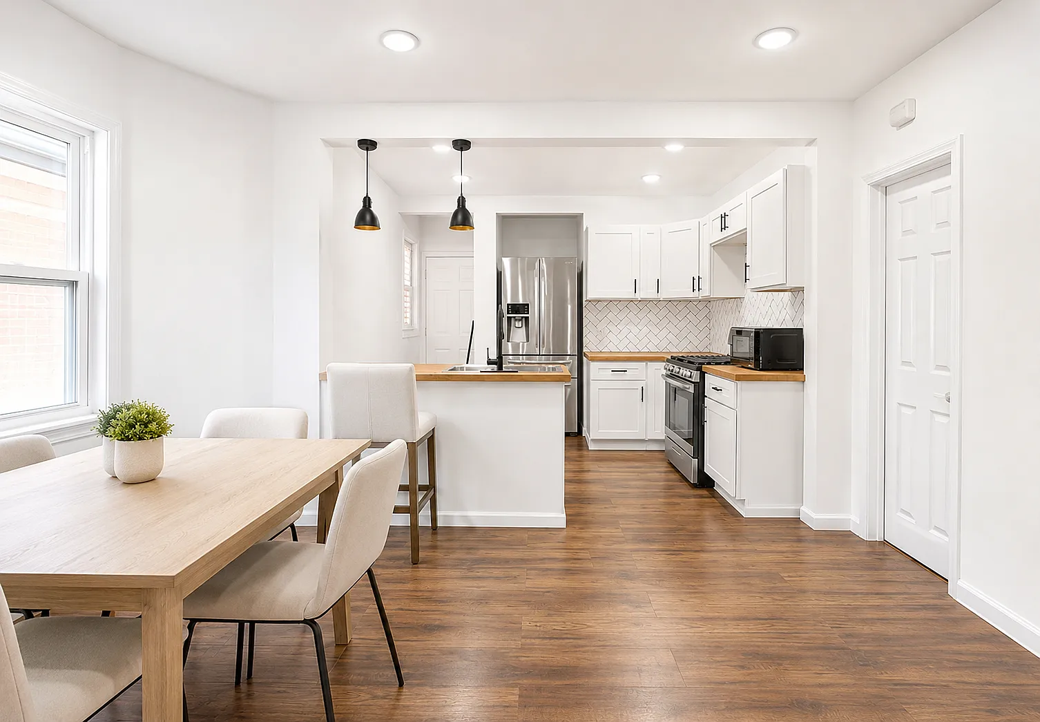 3 bed, $2,735 — Photo 2