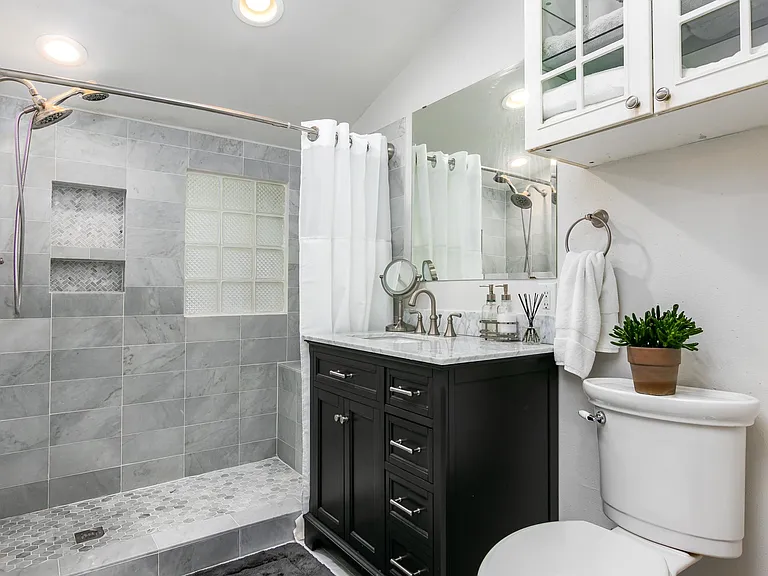 446 Irvington Dr — Photo 14