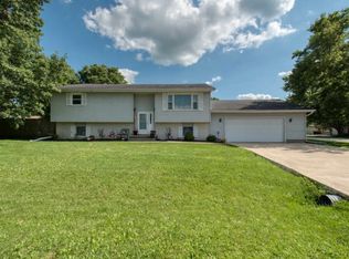 704 W Randolph St, Heyworth, IL