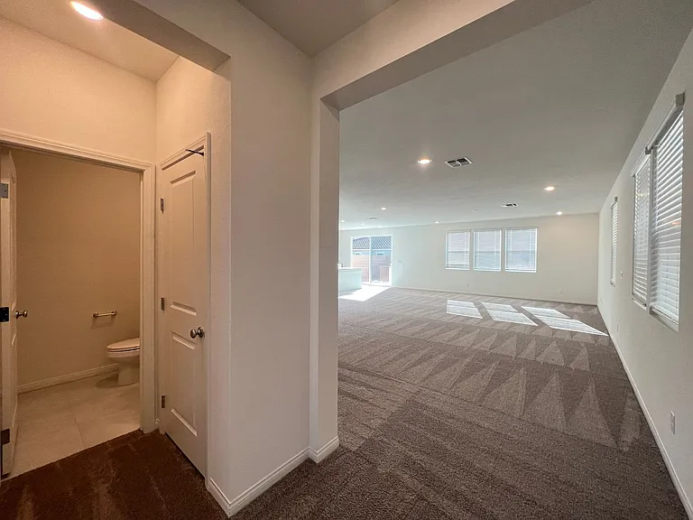 7569 W Mistral Ave — Photo 4