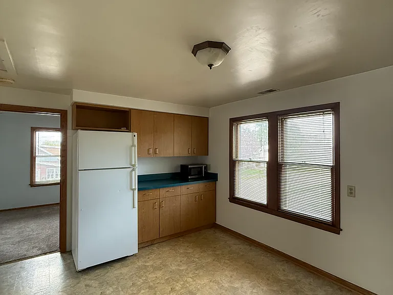 705 Rugby St — Photo 4