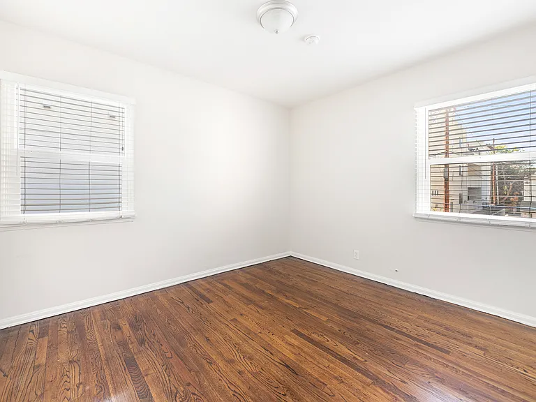 11218 Morrison St #6 — Photo 11
