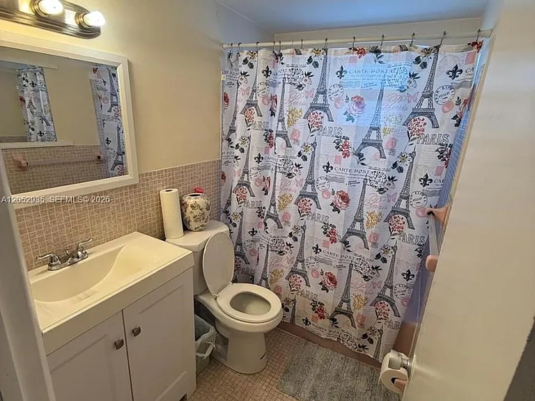 1747 Rodman St #305 — Photo 8