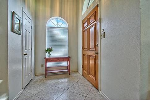 3rd image of 4338 Greenwood Ln