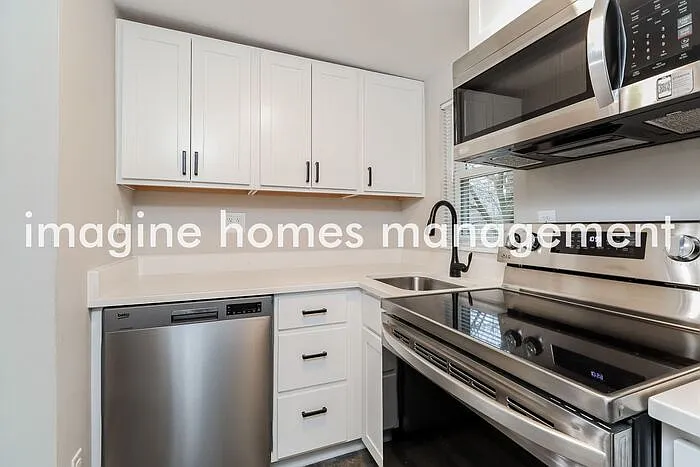 2898 Maple St — Photo 8