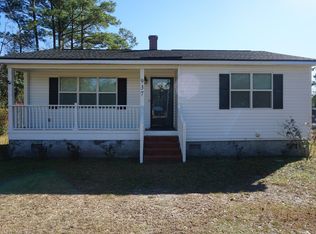 937 Saint Johns Church Rd, Hampstead, NC 28443