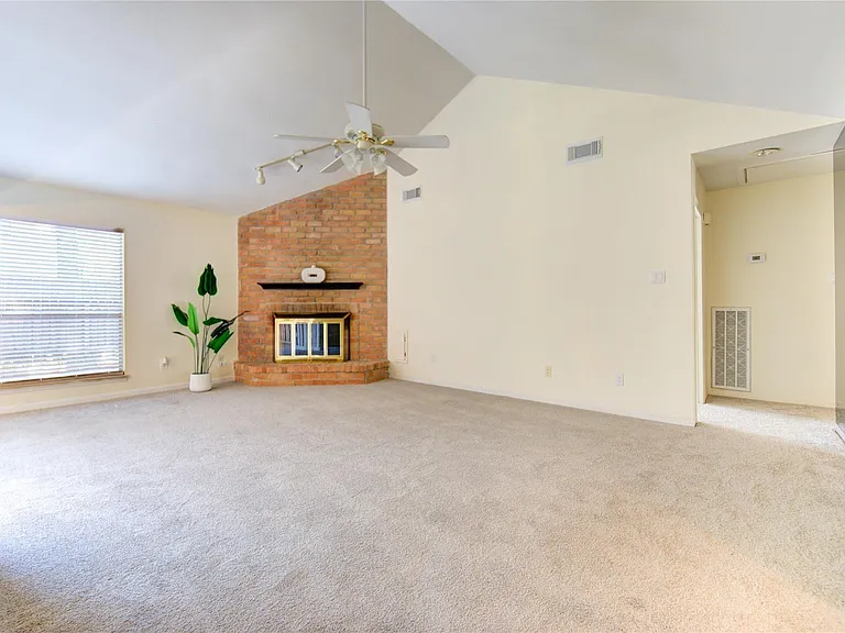 1927 Ash Meadow Dr — Photo 5