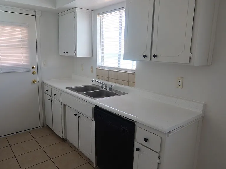3827 Olympic Ave — Photo 9