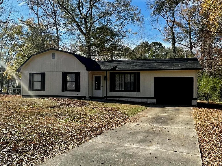 1002 Stillwood Cir — Photo 3
