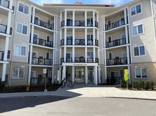 50 Lakebreeze Dr #229, Clarington, ON L1B0V9