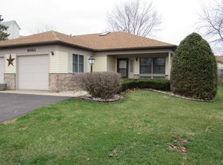 906A Coventry Ln, Sterling, IL 61081