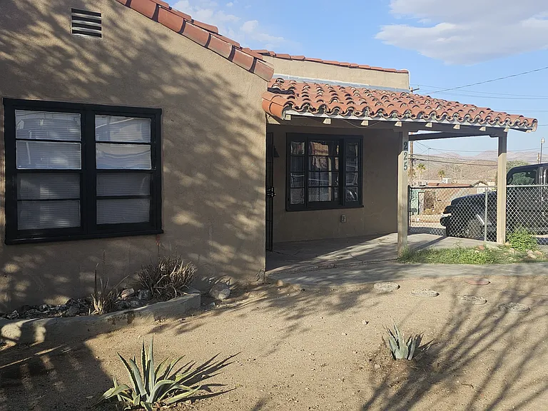 225 E Fredricks St — Photo 1
