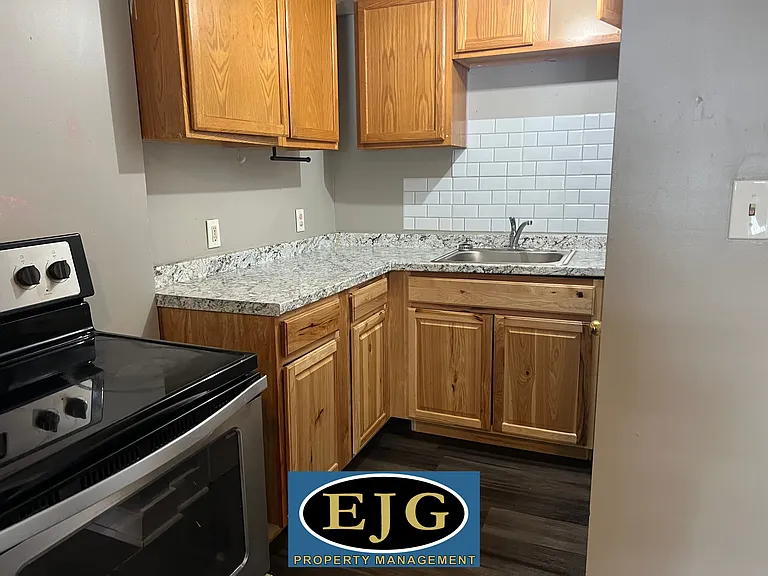 254 Central St #E — Photo 3