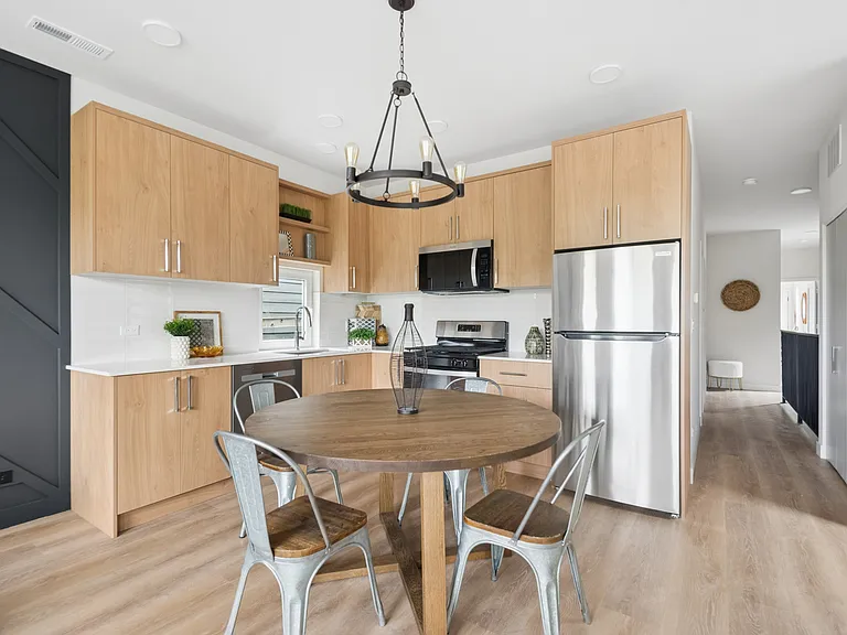 1108 S Western Ave #3 — Photo 5