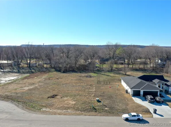 24688 S Eliza Dr, Claremore, OK 74019