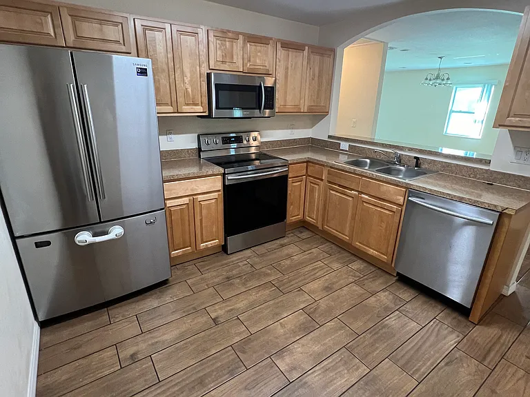 1624 Javier St SE #B — Photo 6