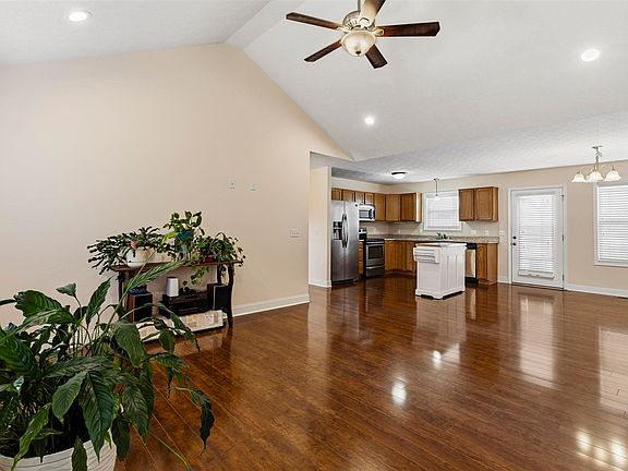 2nd image of 441 Fairbanks Ave