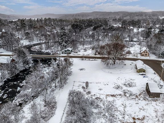 4th image of 658 Lucy Knowles Road