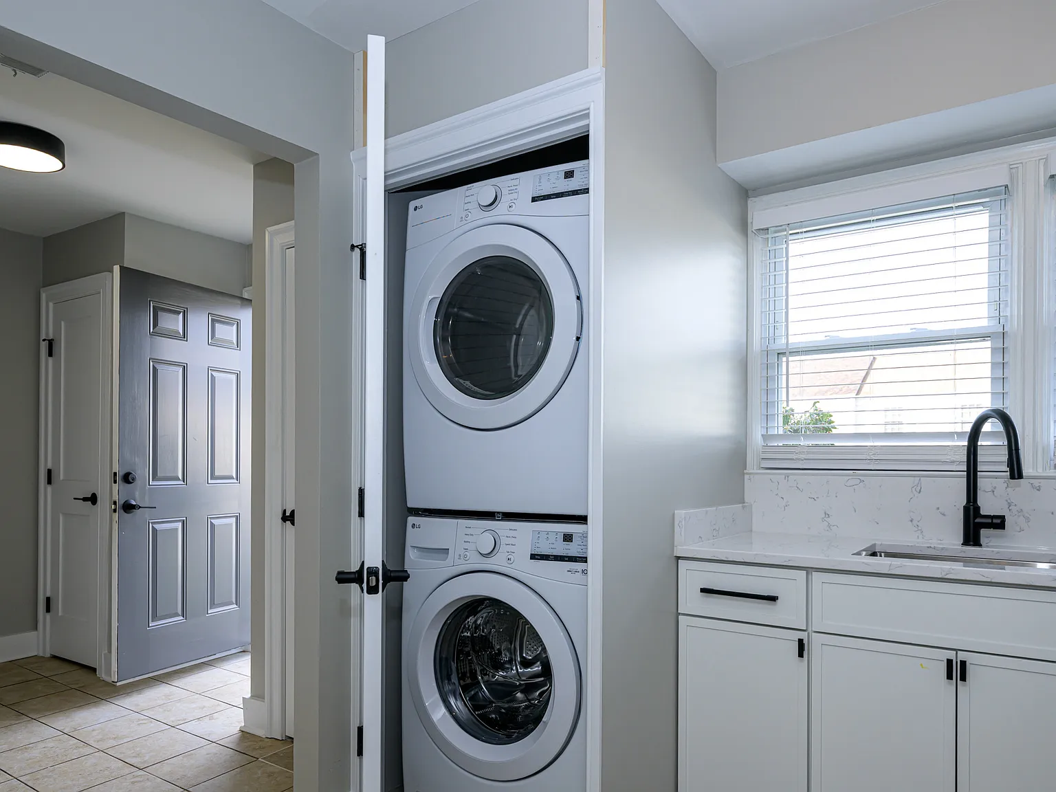 3 bed, 1364 sqft, $2,795 — Photo 3