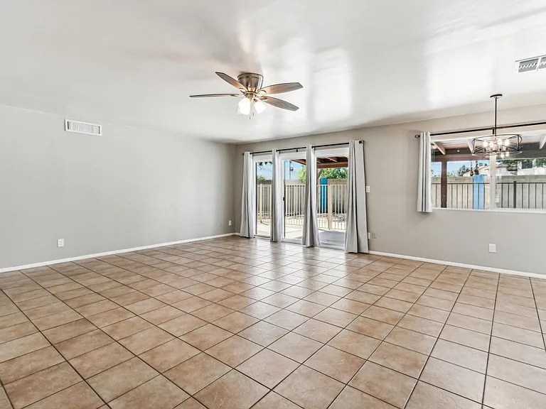 3039 W Glenn Dr — Photo 6