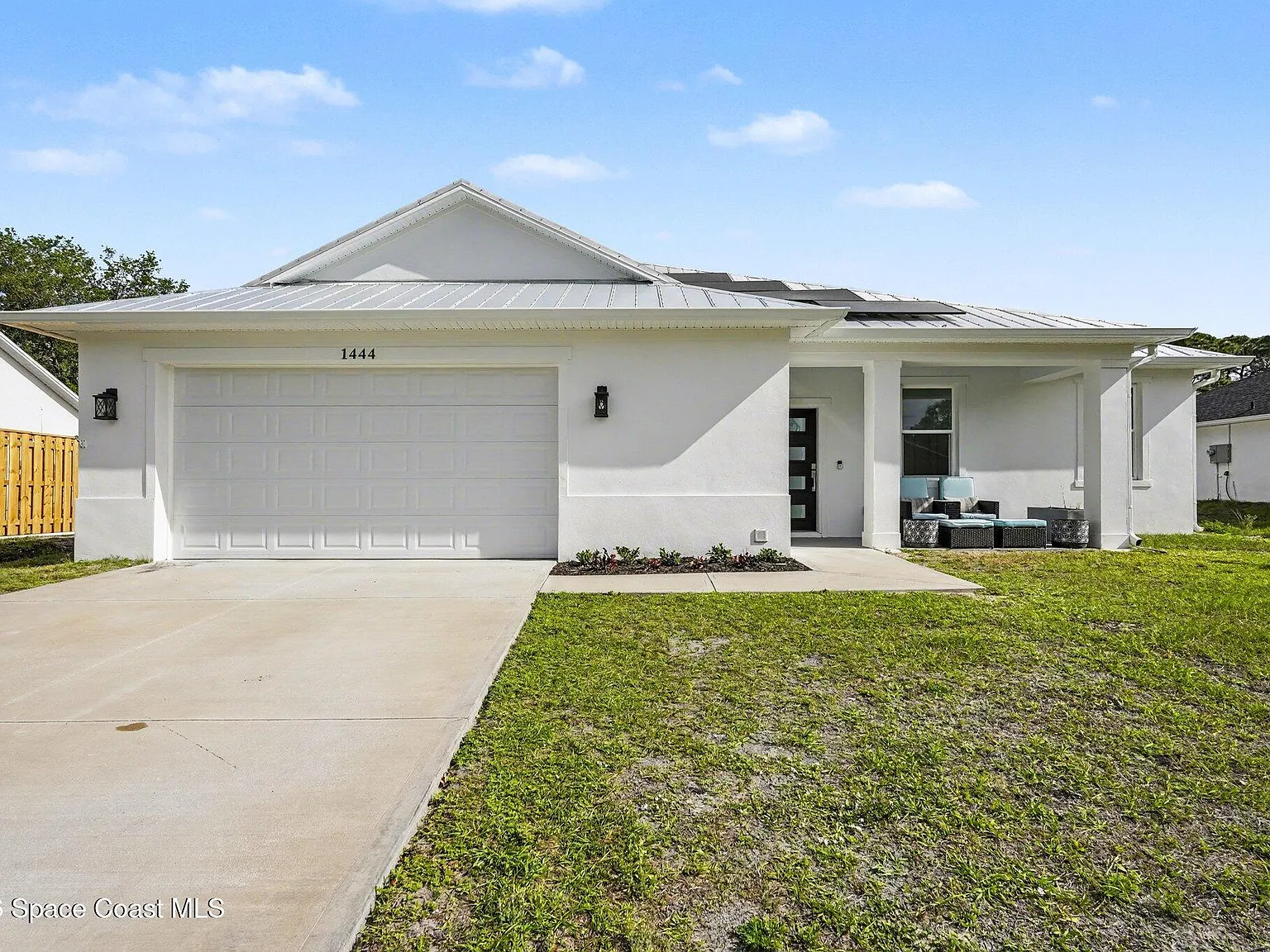 4 bed, 3.5 bath, 2086 sqft, $3,000 — Photo 2
