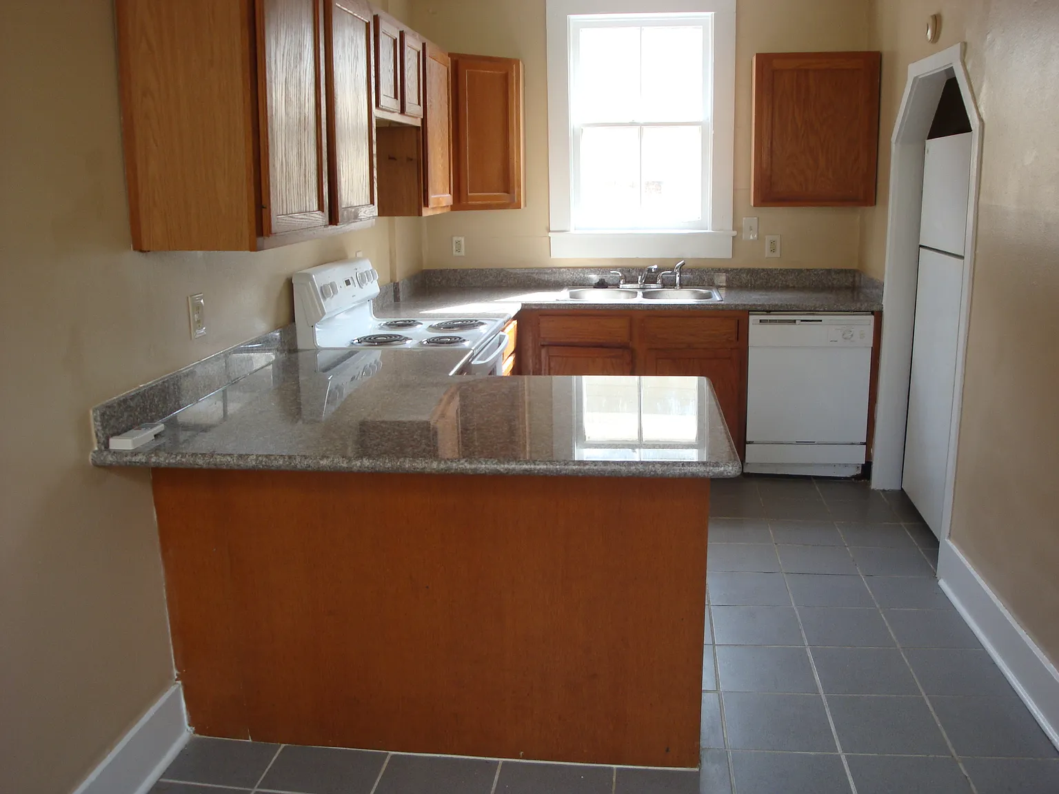 2 bed, 1100 sqft, $1,400 — Photo 2