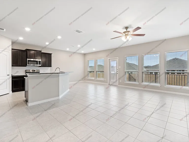 625 Oxford Ln — Photo 11