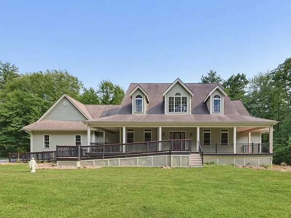 38 Orchard St, Blackstone, MA 01504