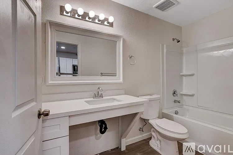 405 S 10th St #6 — Photo 4