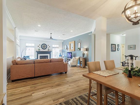 3rd image of 110 Winchester Pl