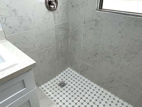 5th image of 1800 Rexford Dr APT 3